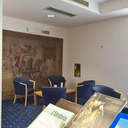 City Hotel & Suites フォリーニョ エクステリア 写真