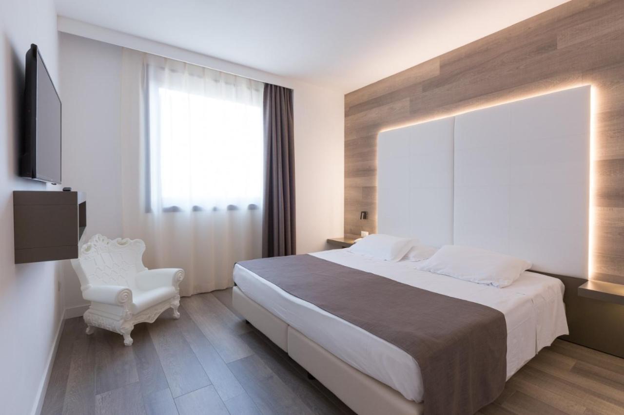 City Hotel & Suites フォリーニョ エクステリア 写真