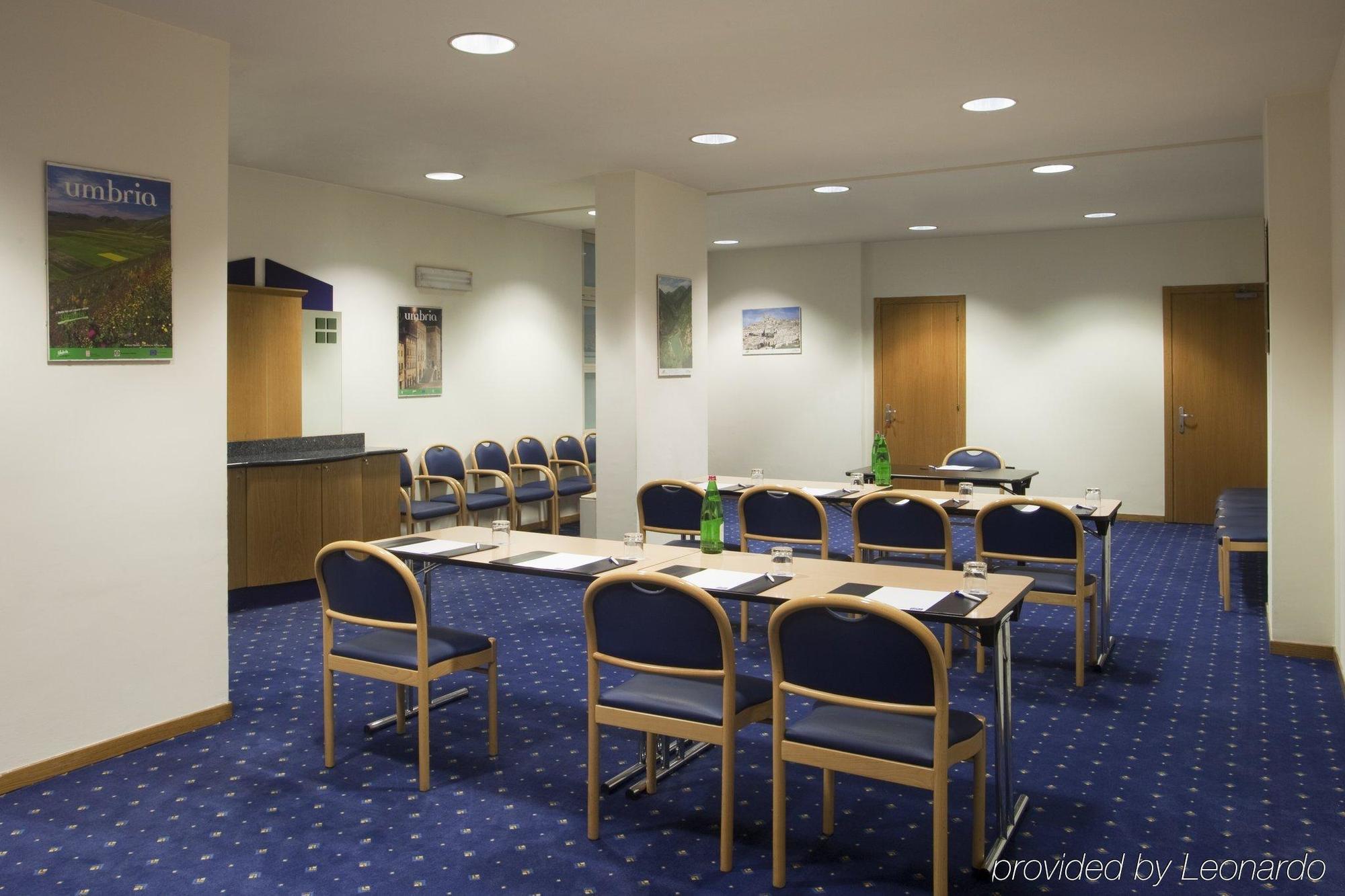 City Hotel & Suites フォリーニョ 設備 写真