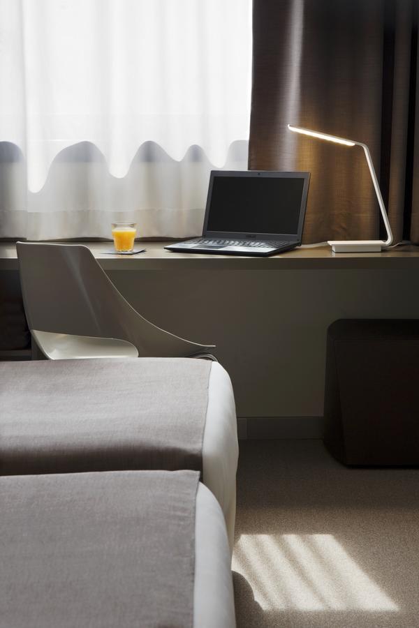 City Hotel & Suites フォリーニョ エクステリア 写真