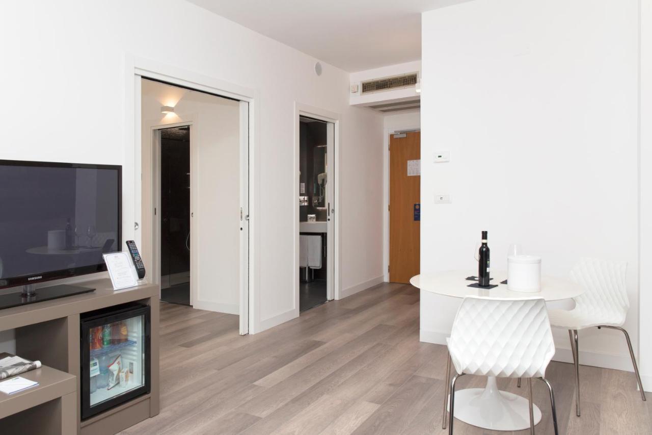 City Hotel & Suites フォリーニョ エクステリア 写真