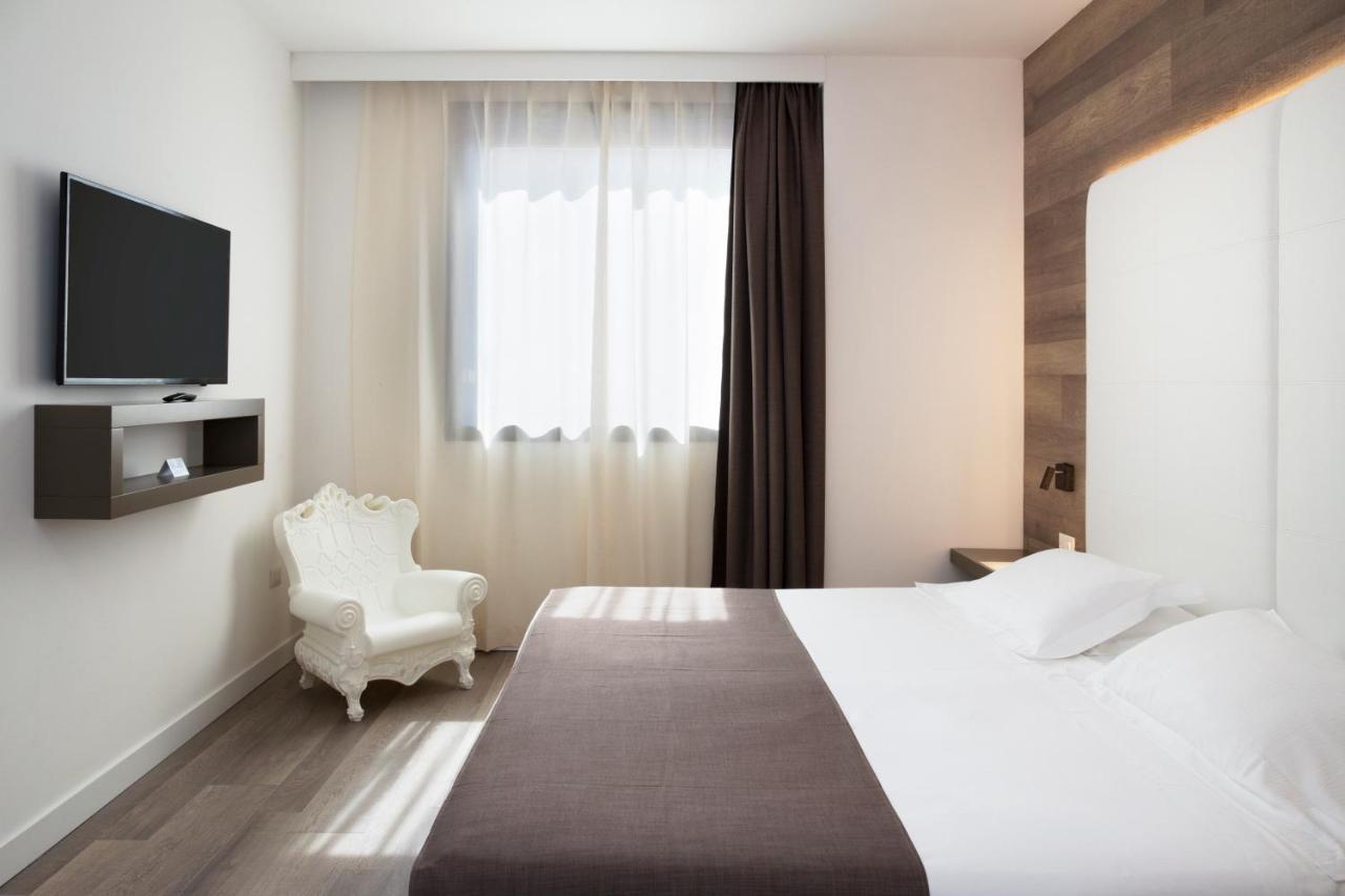 City Hotel & Suites フォリーニョ エクステリア 写真