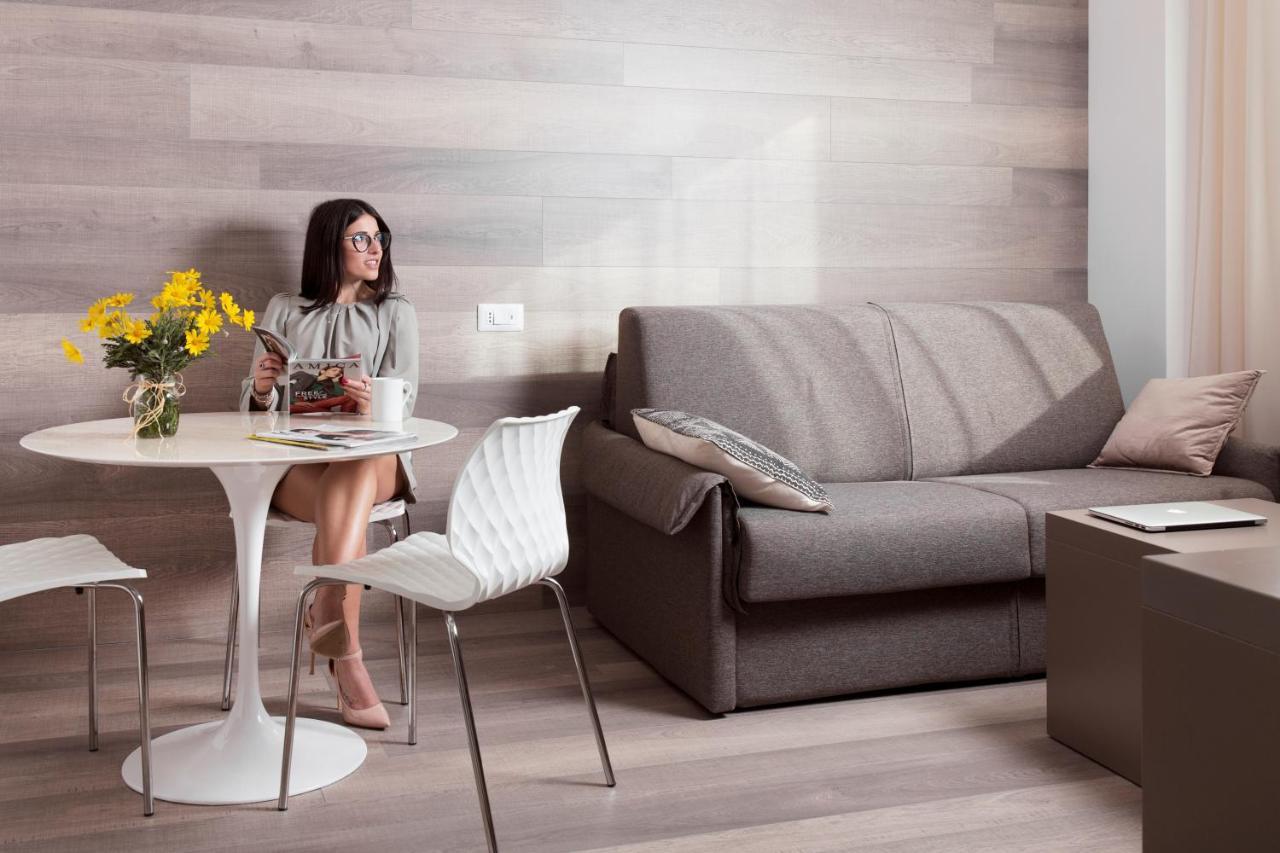 City Hotel & Suites フォリーニョ エクステリア 写真